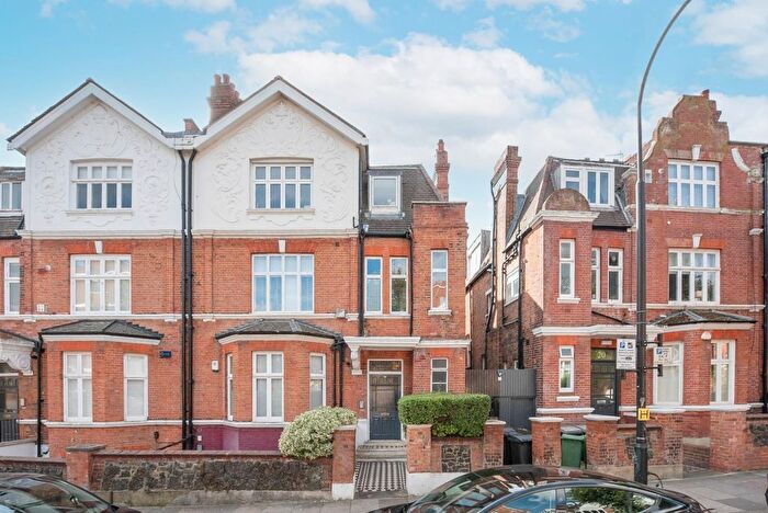 2 Bedroom Flat For Sale In Lymington Road, West Hampstead, London, NW6