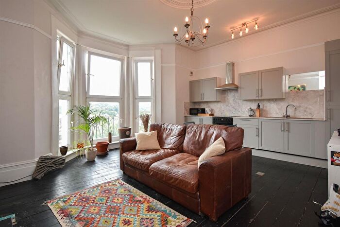 1 Bedroom Flat For Sale In Milward Road, Hastings, TN34