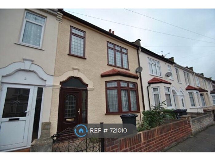 3 Bedroom Terraced House To Rent In Durham Road, Daghenam East, RM10