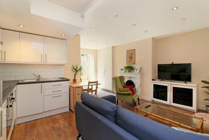 1 Bedroom Flat To Rent In Eastlake Road, , London, SE5