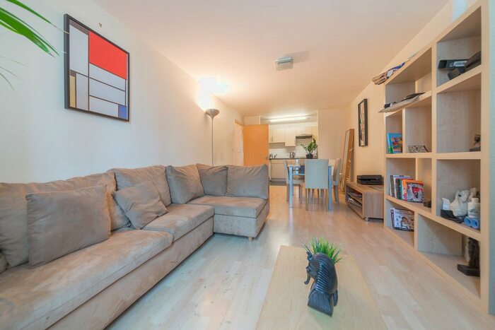1 Bedroom Flat To Rent In Hanover House, St. George Wharf, Vauxhall, London, SW8