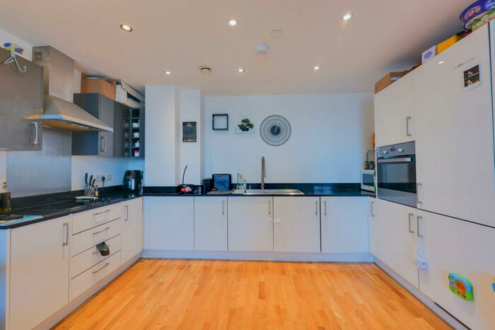 2 Bedroom Flat To Rent In Southchurch Avenue, Southend-on-sea, SS1