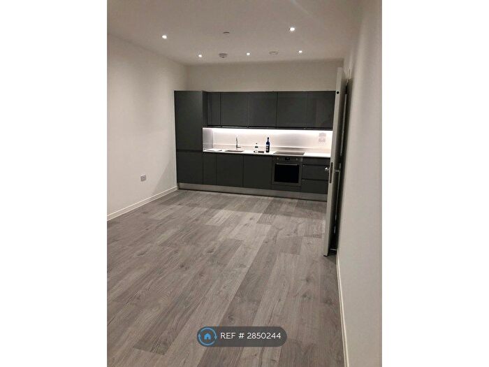 2 Bedroom Flat To Rent In Tempus House, Milton Keynes, MK9