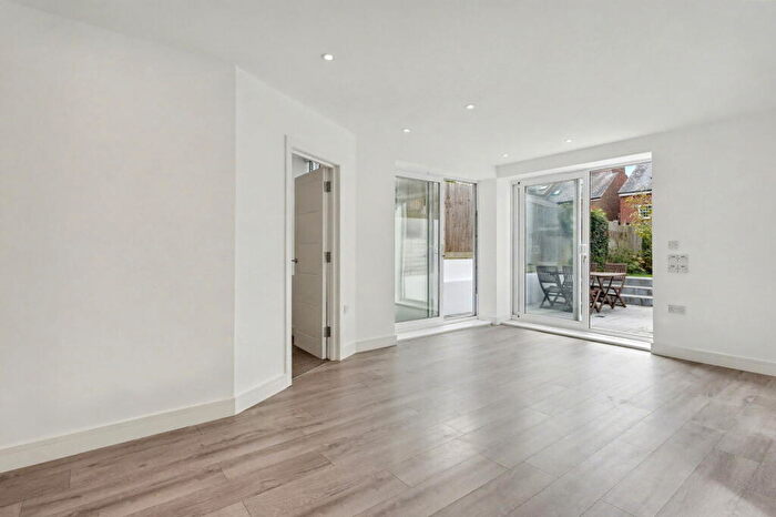 2 Bedroom Apartment For Sale In Rosslyn, Hammers Lane, Mill Hill, NW7
