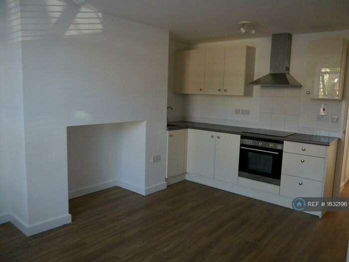 1 Bedroom Flat To Rent In Elizabeth House, Maidenhead, SL6