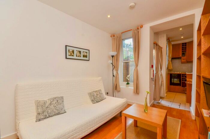 Studio To Rent In Penywern Road, London, SW5