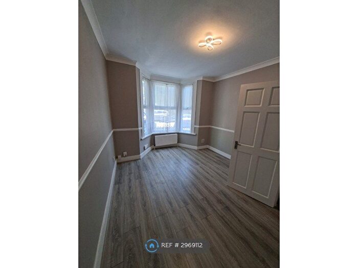 2 Bedroom Maisonette To Rent In Acacia Road, London, E11