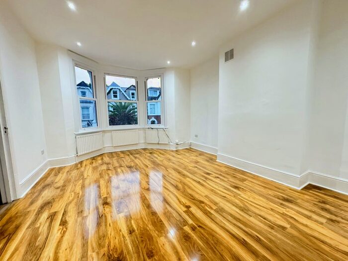 2 Bedroom Flat To Rent In Romola Road, London, SE24