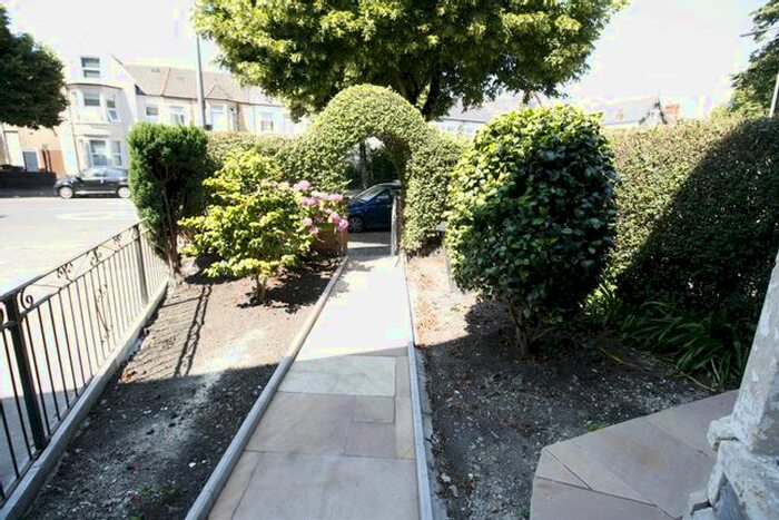 3 Bedroom Flat To Rent In Richmond Road, Cathays, Cardiff, CF24