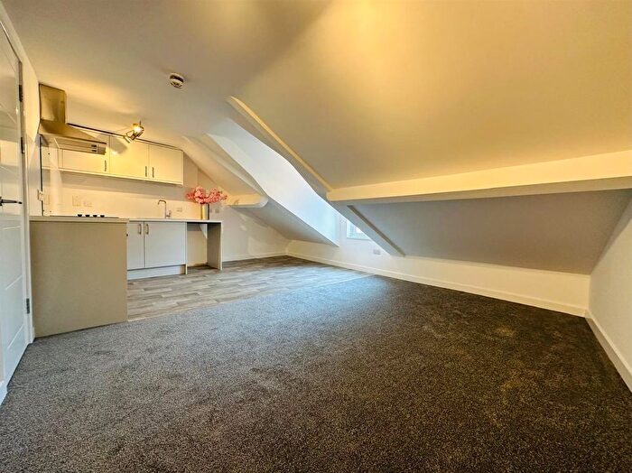 1 Bedroom Flat To Rent In Flat Angel Hill, Tiverton, EX16