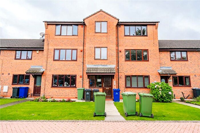 2 Bedroom Flat For Sale In Limber Court, Grimsby, DN34