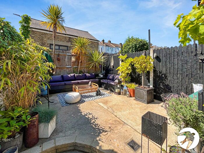 3 Bedroom End Of Terrace House To Rent In Gordon Road, Rochester, Kent, ME2