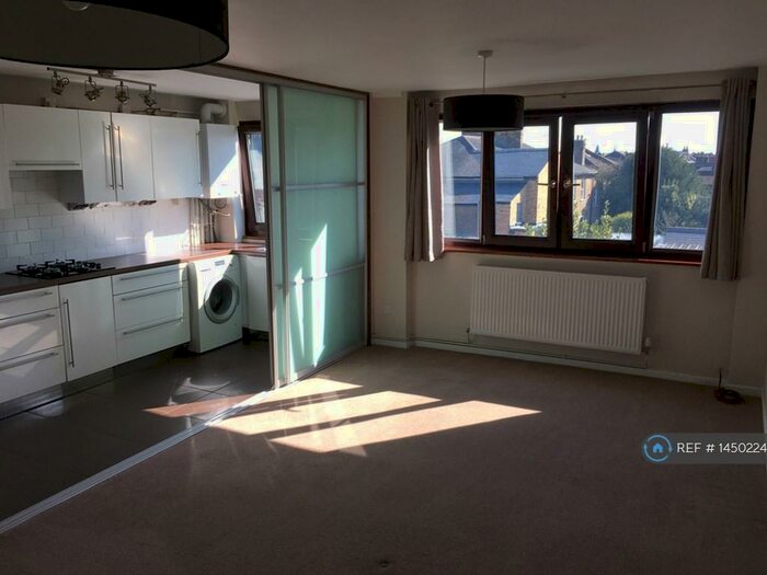 2 Bedroom Maisonette To Rent In Woburn Court, London, E18