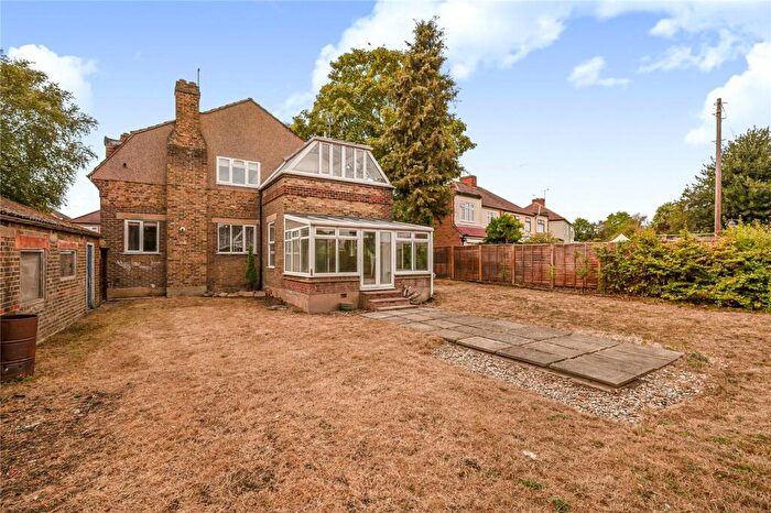 3 Bedroom Apartment To Rent In Selwyn Crescent, Welling, DA16