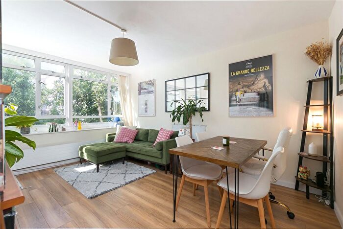 1 Bedroom Flat For Sale In Churchill Gardens, London, SW1V