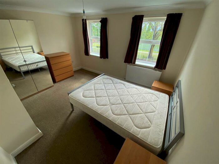 4 Bedroom Town House To Rent In Bandy Fields Place, New Broughton, Salford, M7