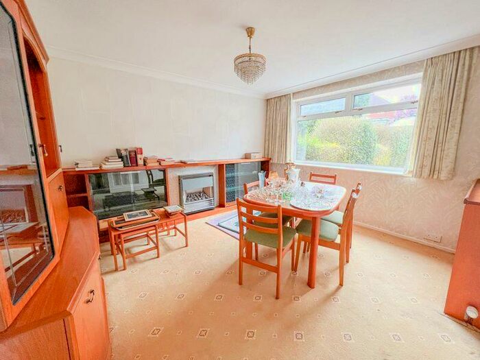 3 Bedroom Semi-Detached House For Sale In Mayland Drive, Streetly, Sutton Coldfield, B74