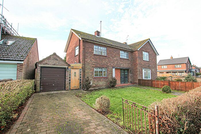 3 Bedroom Semi Detached House For Sale In Adastral Close, Newmarket, CB8