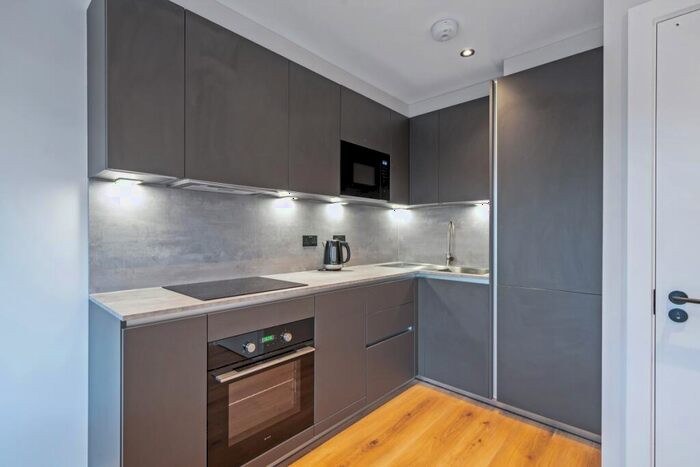 1 Bedroom Flat To Rent In Hamilton Road, NW11