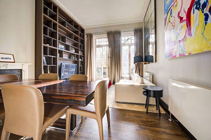 2 Bedroom Flat To Rent In Bramham Gardens, Earls Court, London, SW5