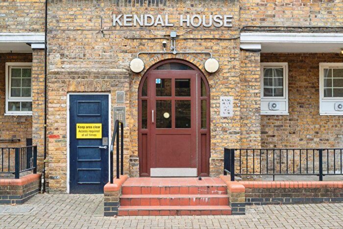 3 Bedroom Flat For Sale In Flat, Kendal House, Shore Place, London, E9 - Photo 3