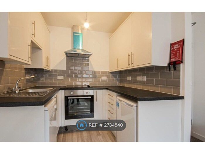 4 Bedroom Flat To Rent In Sienna Gardens, Edinburgh, EH9