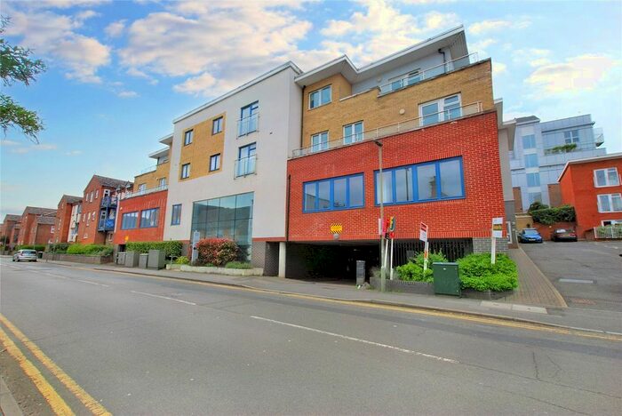 3 Bedroom Flat To Rent In Walnut Tree Close, Guildford, Surrey, GU1