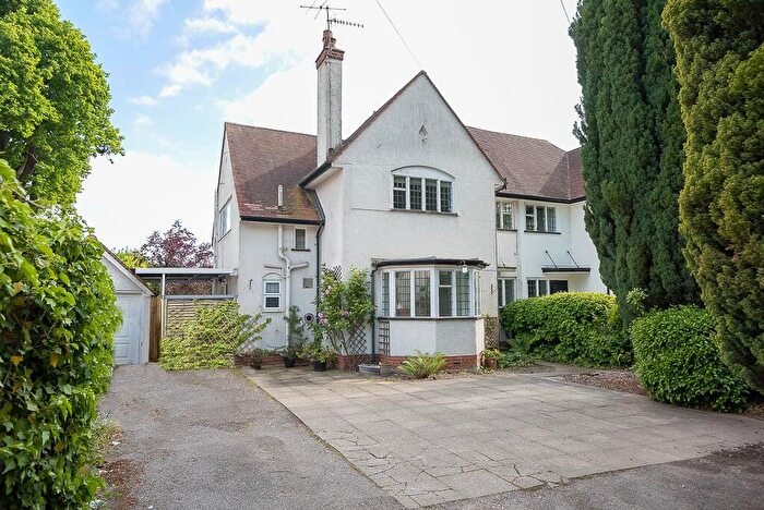 4 Bedroom Semi-Detached House To Rent In Steels Lane, KT22