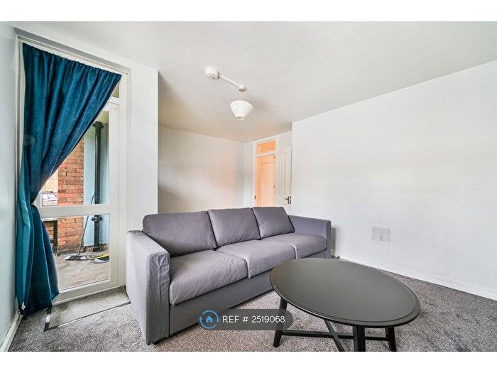 2 Bedroom Flat To Rent In Cherry Tree House, London, SE14