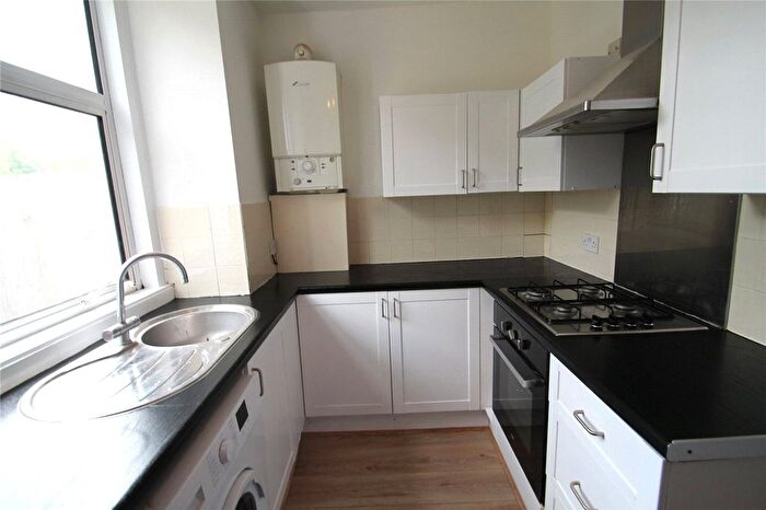 2 Bedroom Flat To Rent In Beaconsfield Road, London, N11