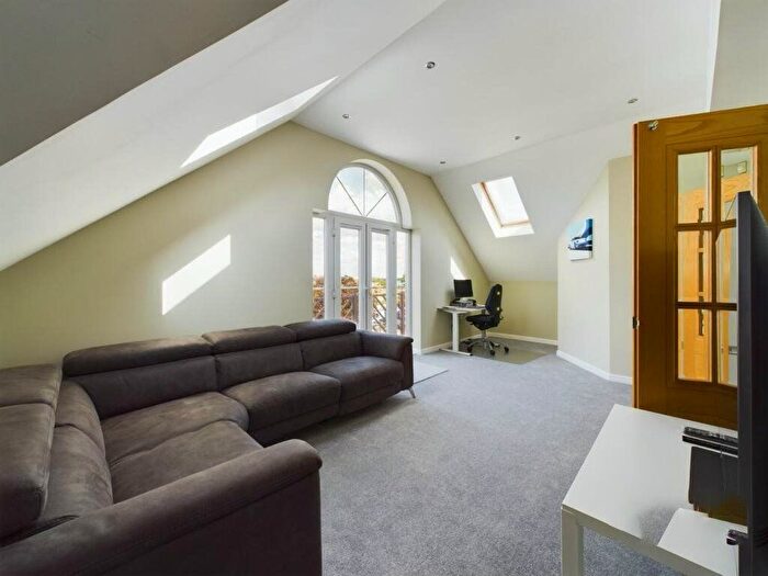 2 Bedroom Flat To Rent In London Road, Ashford, TW15