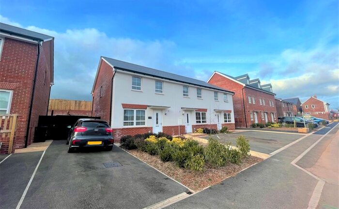 3 Bedroom Property To Rent In Stanbury Row, Alphington, Exeter, EX2