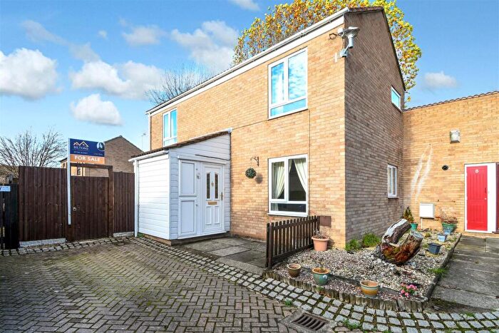 3 Bedroom Semi Detached House For Sale In Seaton Road, Scunthorpe, DN17