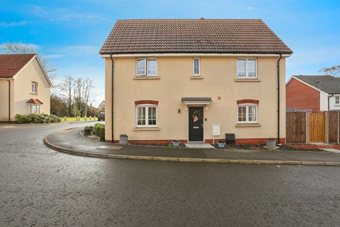 3 Bedroom Link Detached House For Sale In Egret Drive, Stowmarket, IP14