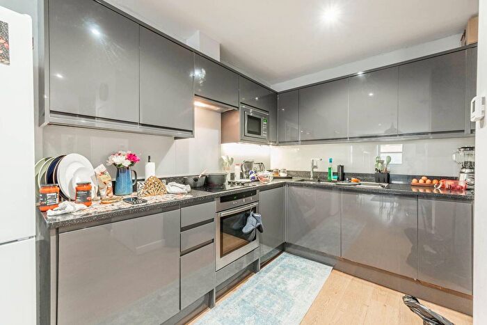 1 Bedroom Flat For Sale In Clifton Walk, Hammersmith, London, W6