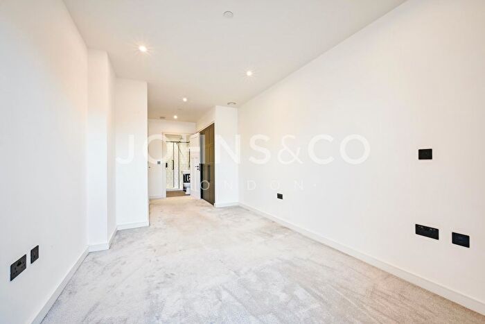2 Bedroom Flat To Rent In Attlee House, Royal Exchange, Kingston Upon Thames, KT1