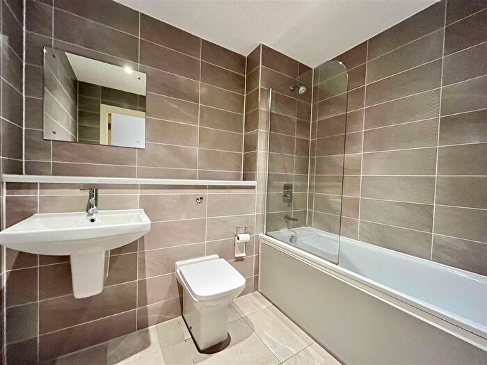 1 Bedroom Flat For Sale In Michigan Tower, Media City, Michigan Avenue, M50