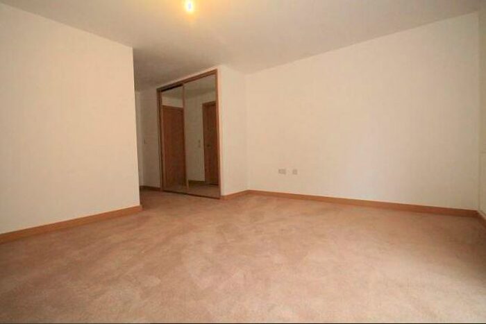 2 Bedroom Flat To Rent In Zodiac Close, Edgware, London, HA8