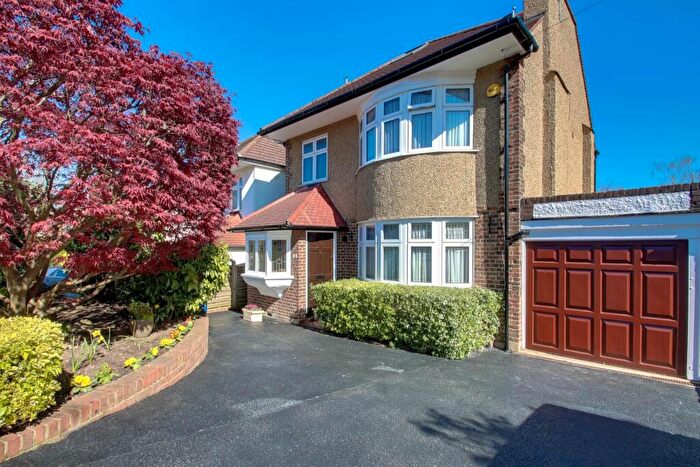 5 Bedroom Detached House For Sale In Longland Drive, London, N20