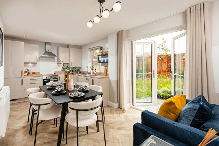 3 Bedroom Semi-Detached House For Sale In Edwinstowe, NG21