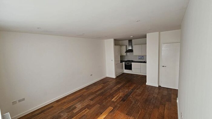 2 Bedroom Flat To Rent In Edgware Road, London, NW2