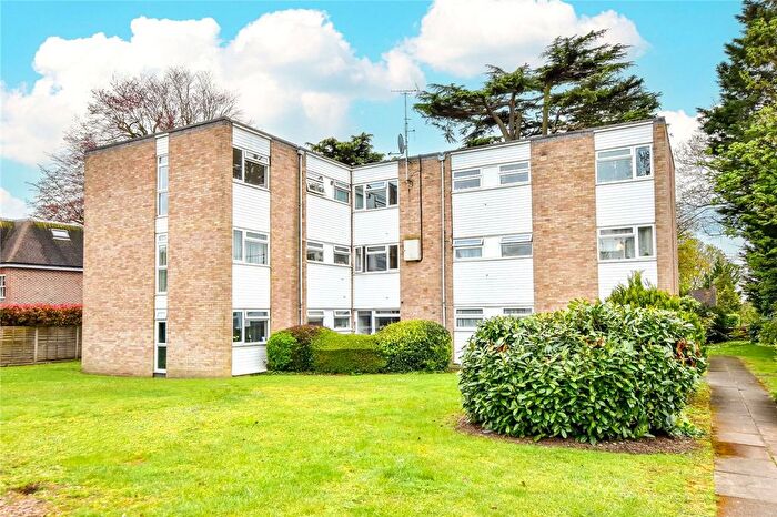 2 Bedroom Flat For Sale In Hempstead Road, Watford, WD17
