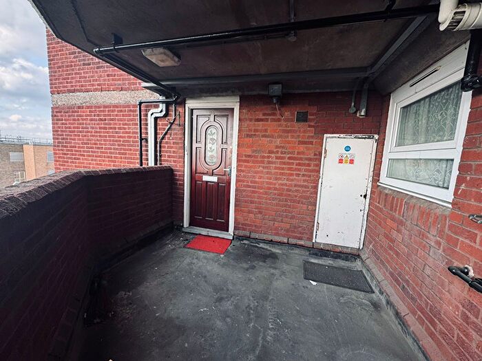 2 Bedroom Flat To Rent In Heathway, Dagenham, RM10