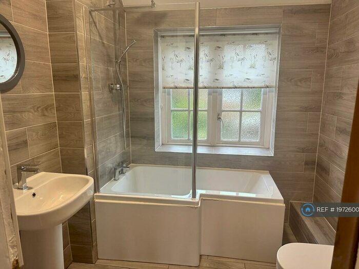 2 Bedroom Terraced House To Rent In Maxwell Avenue, Bearsden, Glasgow, G61