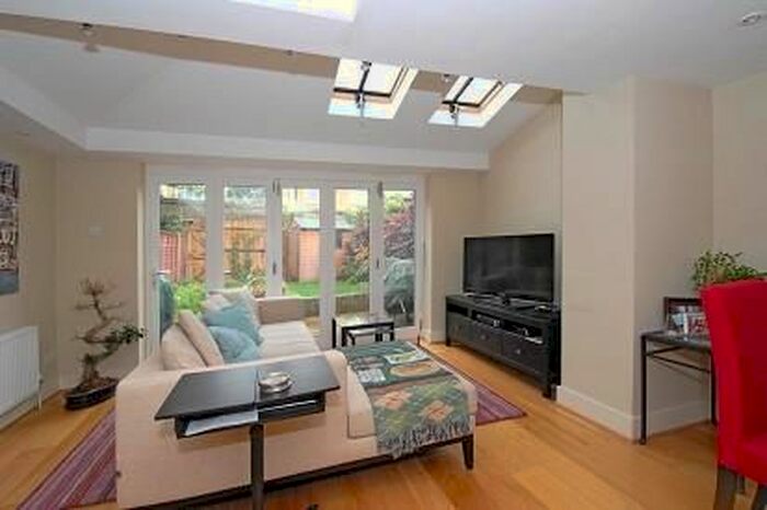 3 Bedroom Cottage To Rent In Richmond, Surrey, TW10