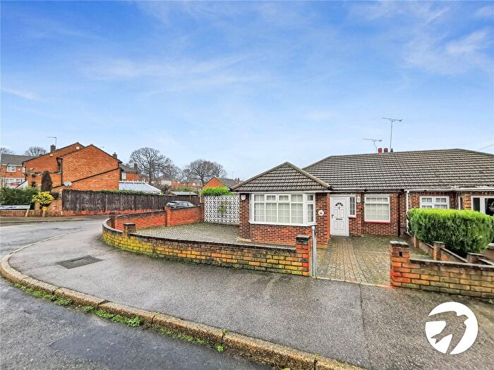3 Bedroom Bungalow To Rent In Fernheath Way, Dartford, Kent, DA2