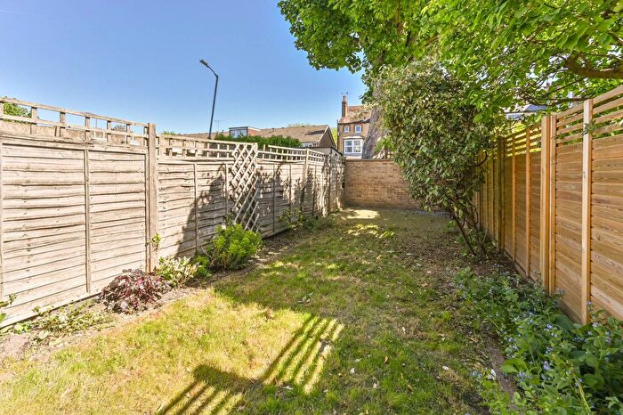 2 Bedroom Flat For Sale In Drakefield Road, Balham, London, SW17