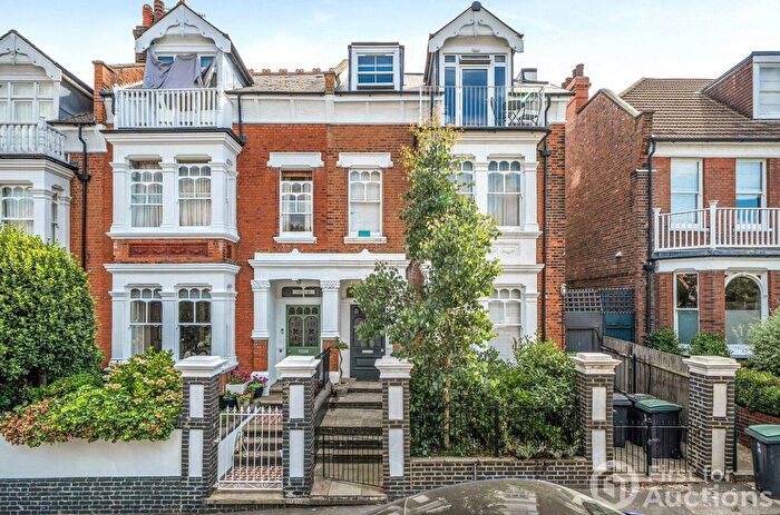1 Bedroom Flat For Sale In Highgate Avenue, London, N6
