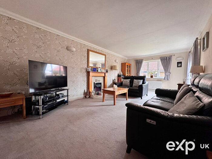 4 Bedroom Semi-Detached House For Sale In Discovery Drive, Kings Hill, West Malling, Kent, ME19