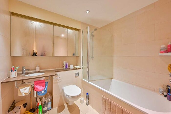 1 Bedroom Flat To Rent In The Oxygen, Royal Docks, London, E16